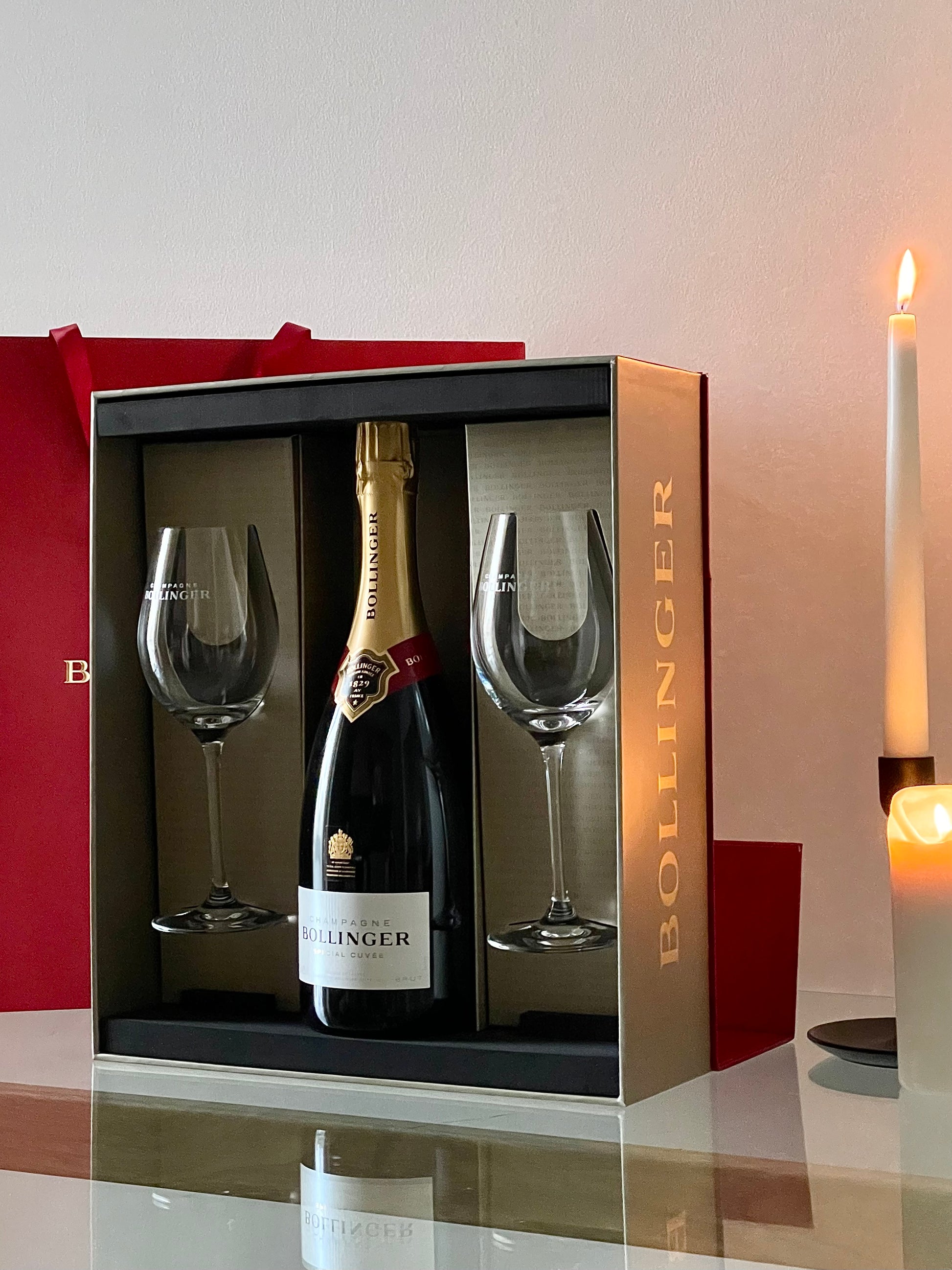 CHAMPAGNE BOLLINGER SPECIAL CUVÉE BRUT COFFRET 75 cL SET SE DVĚMI SKLENIČKAMI, GIFT BAG