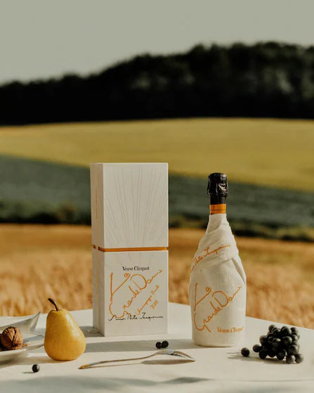VEUVE CLICQUOT x JACQUEMUS LA GRANDE DAME 2018 75 cL