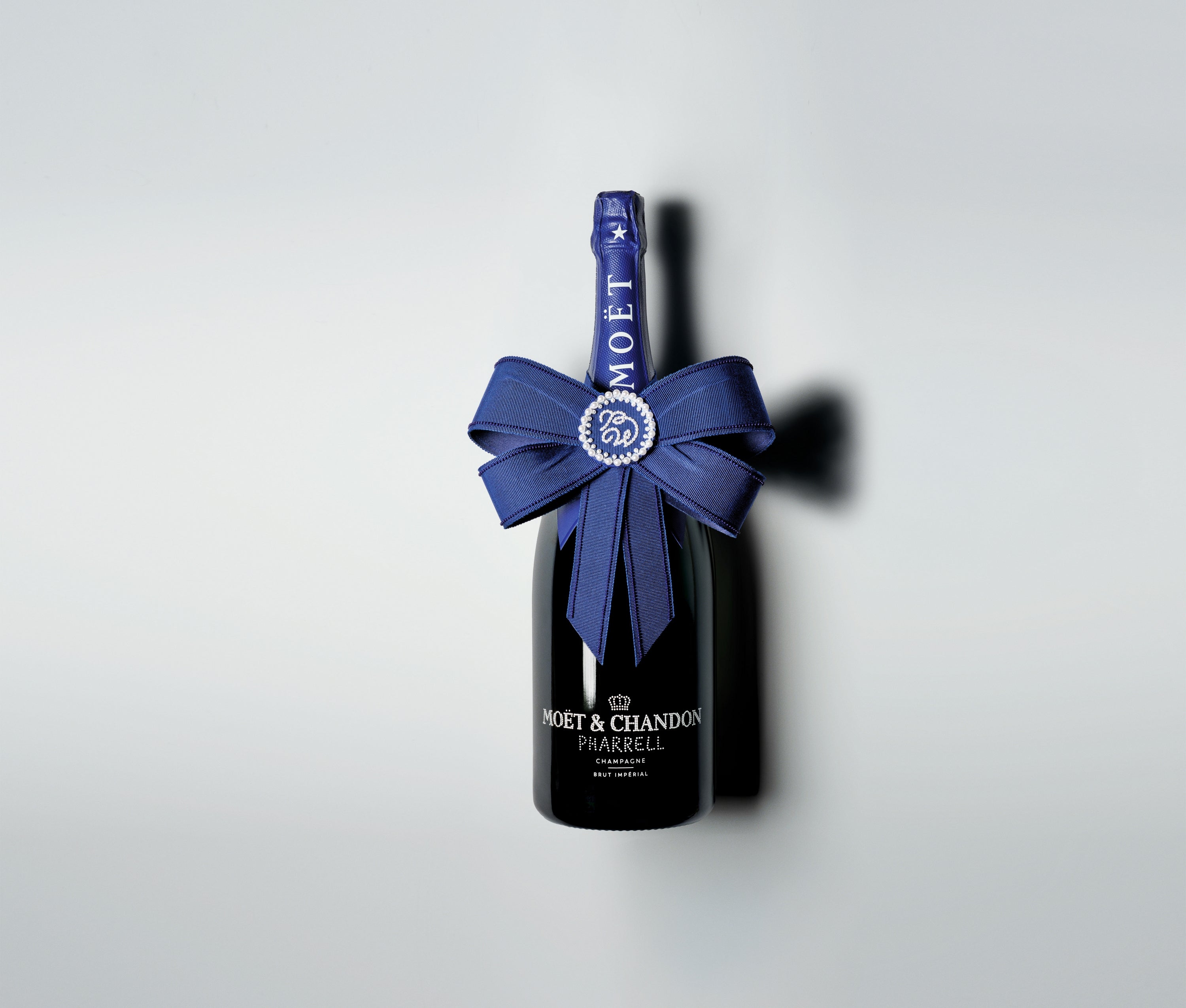 Moët & Chandon x Pharrell Williams Brut Impérial Bow Creation 150 cL gift box, gift bag