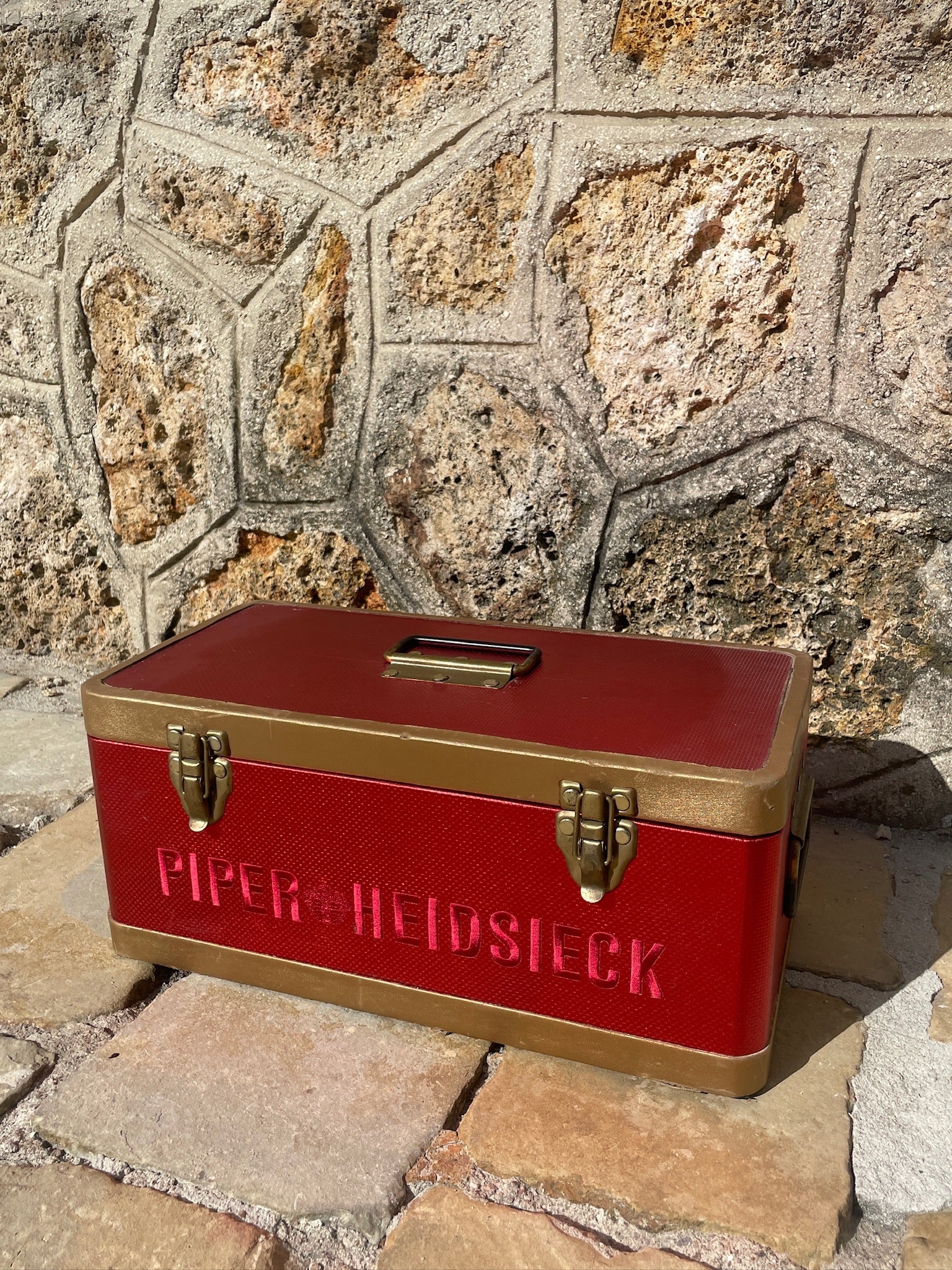 Piper-Heidsieck Jean Paul Gaultier Corset 1999 75 cL coffret – truhla 1970 se dvěmi skleničkami