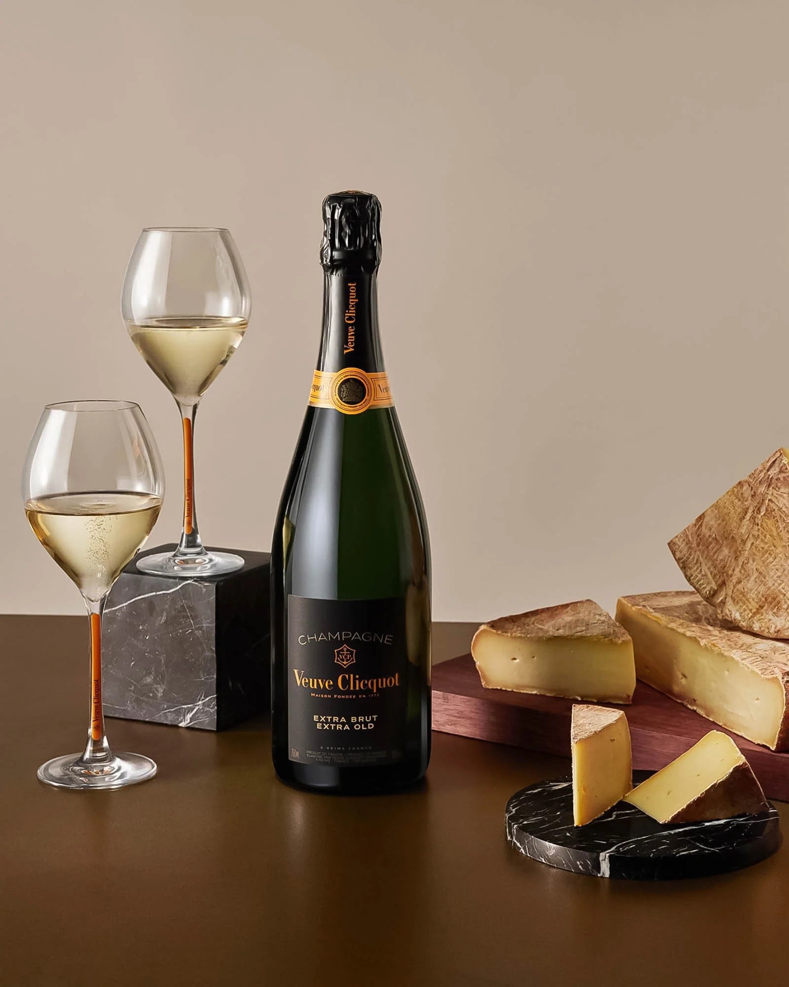 Veuve Clicquot Extra Brut Extra Old 75 cL gift box
