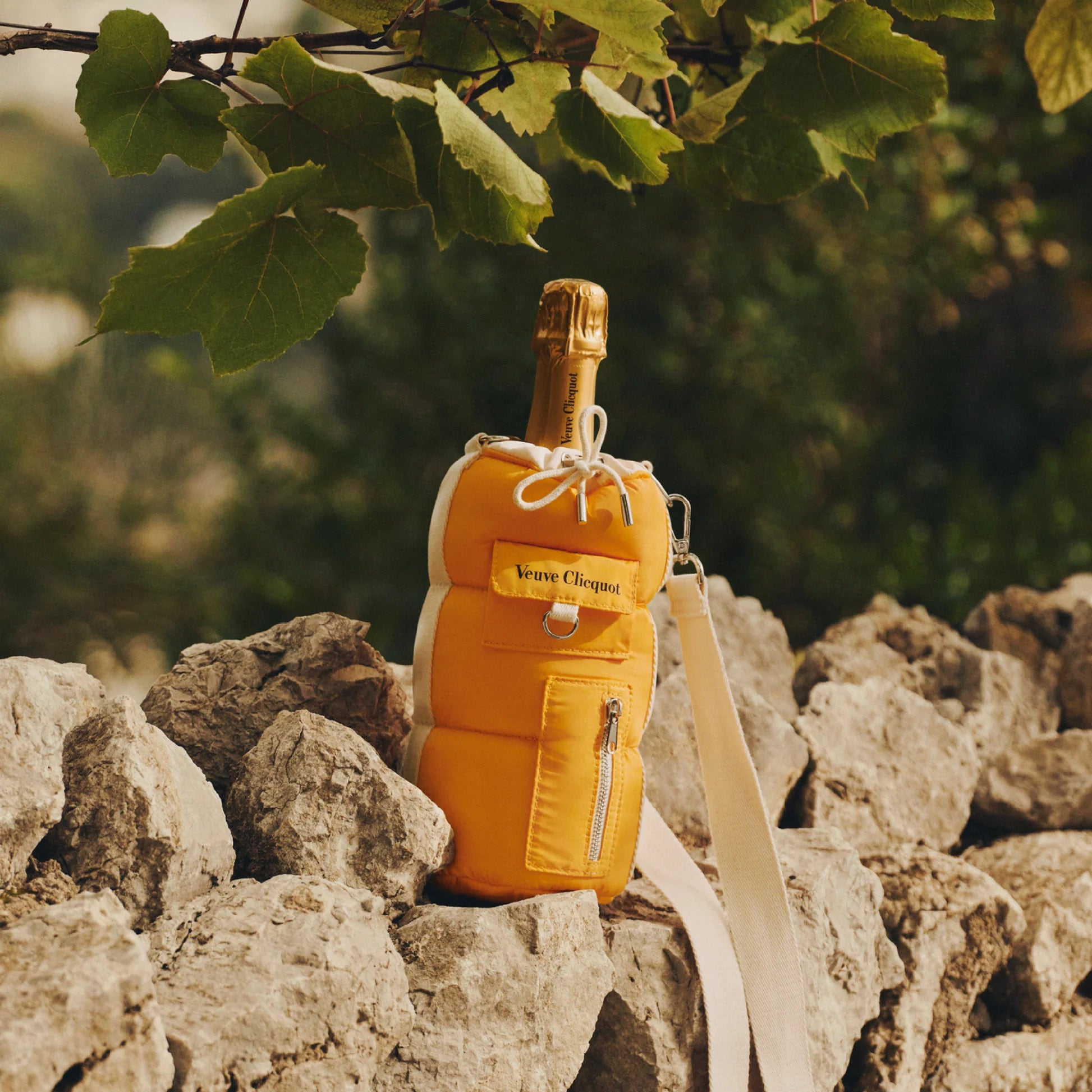 Veuve Clicquot Road to the Sun Brut Puffy Holder 75 cL gift bag