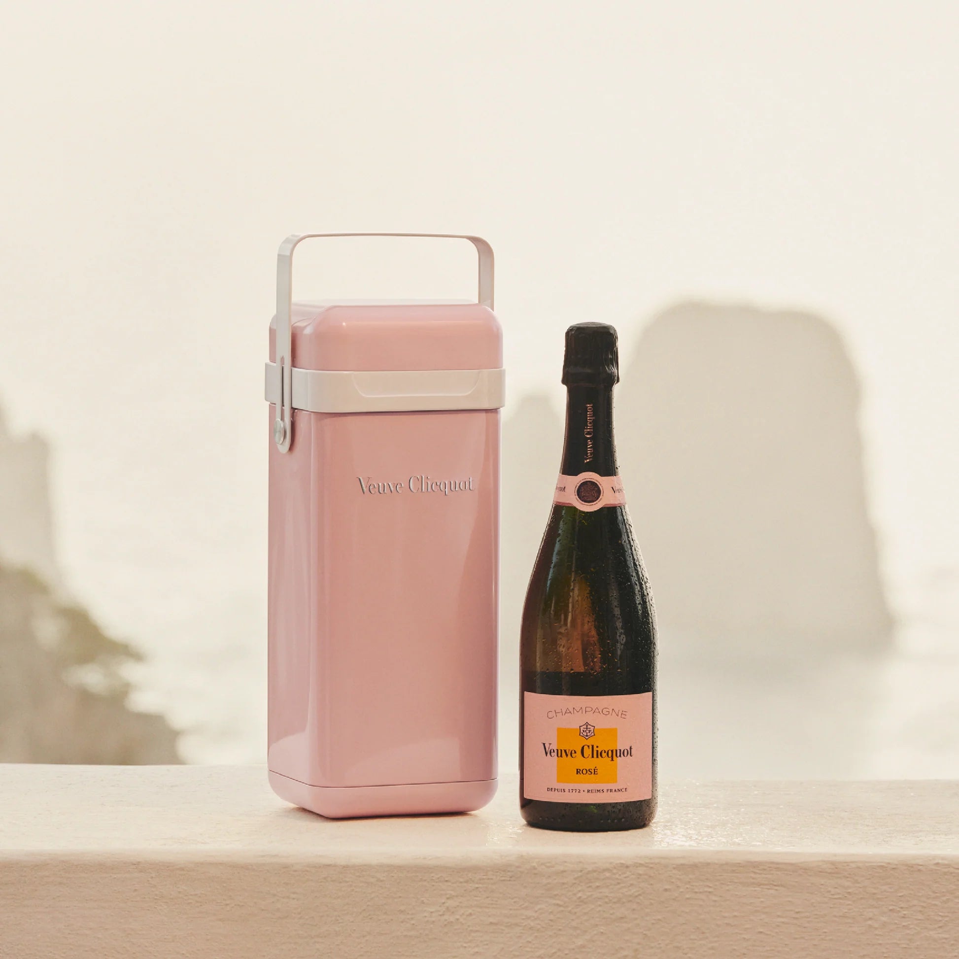 Veuve Clicquot Road to the Sun Rosé Brut Cooler 75 cL gift bag