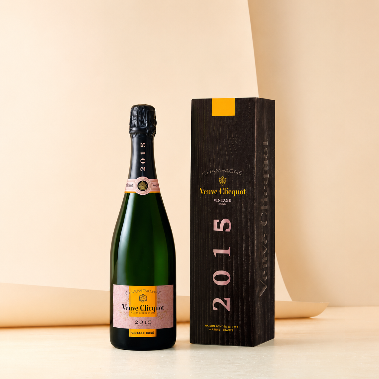 Veuve Clicquot Vintage Rosé 2015 75 cL gift box, gift bag