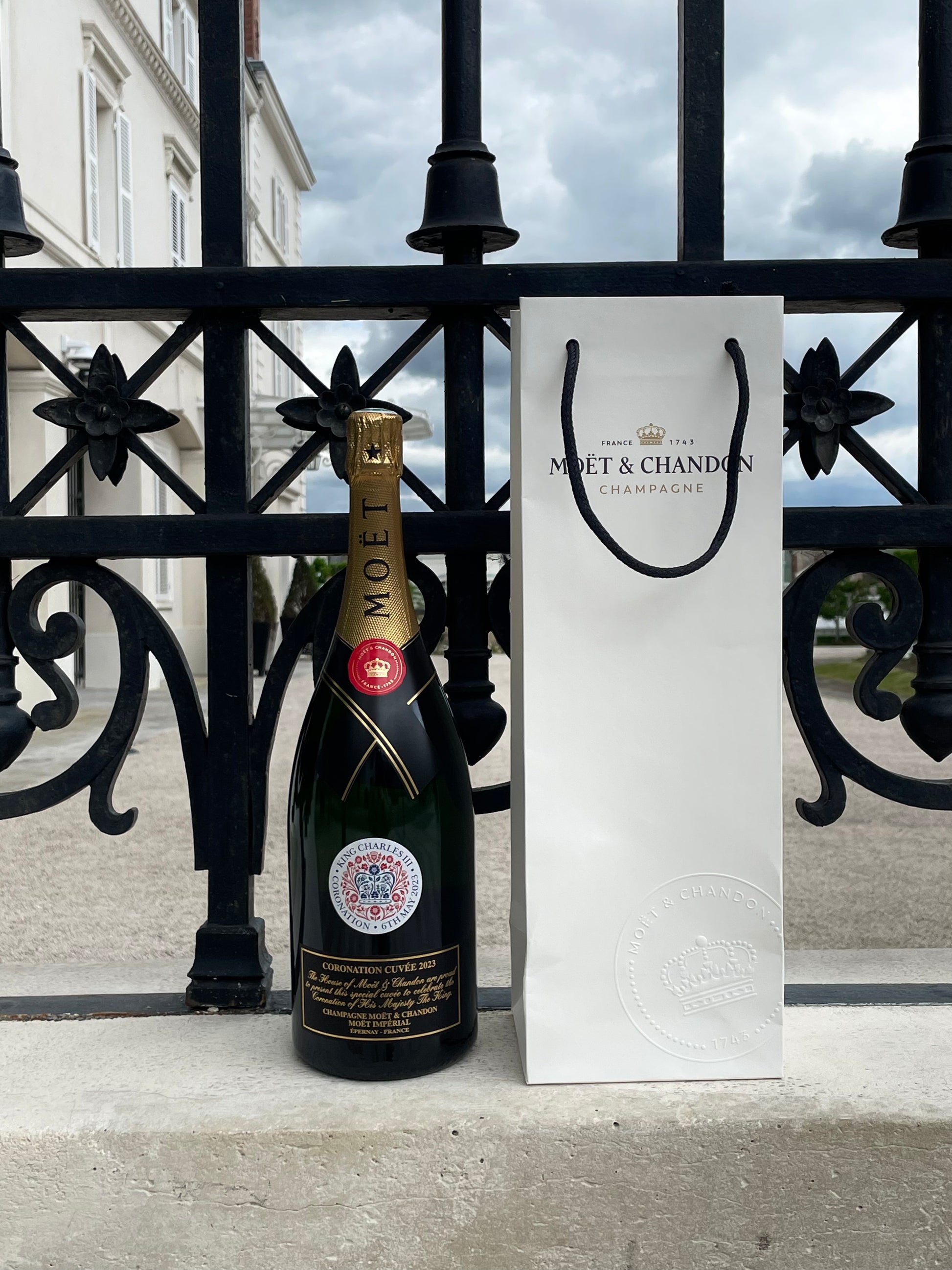 MOËT & CHANDON MOËT IMPÉRIAL BRUT KING CHARLES III CORONATION 150 cL GIFT BAG