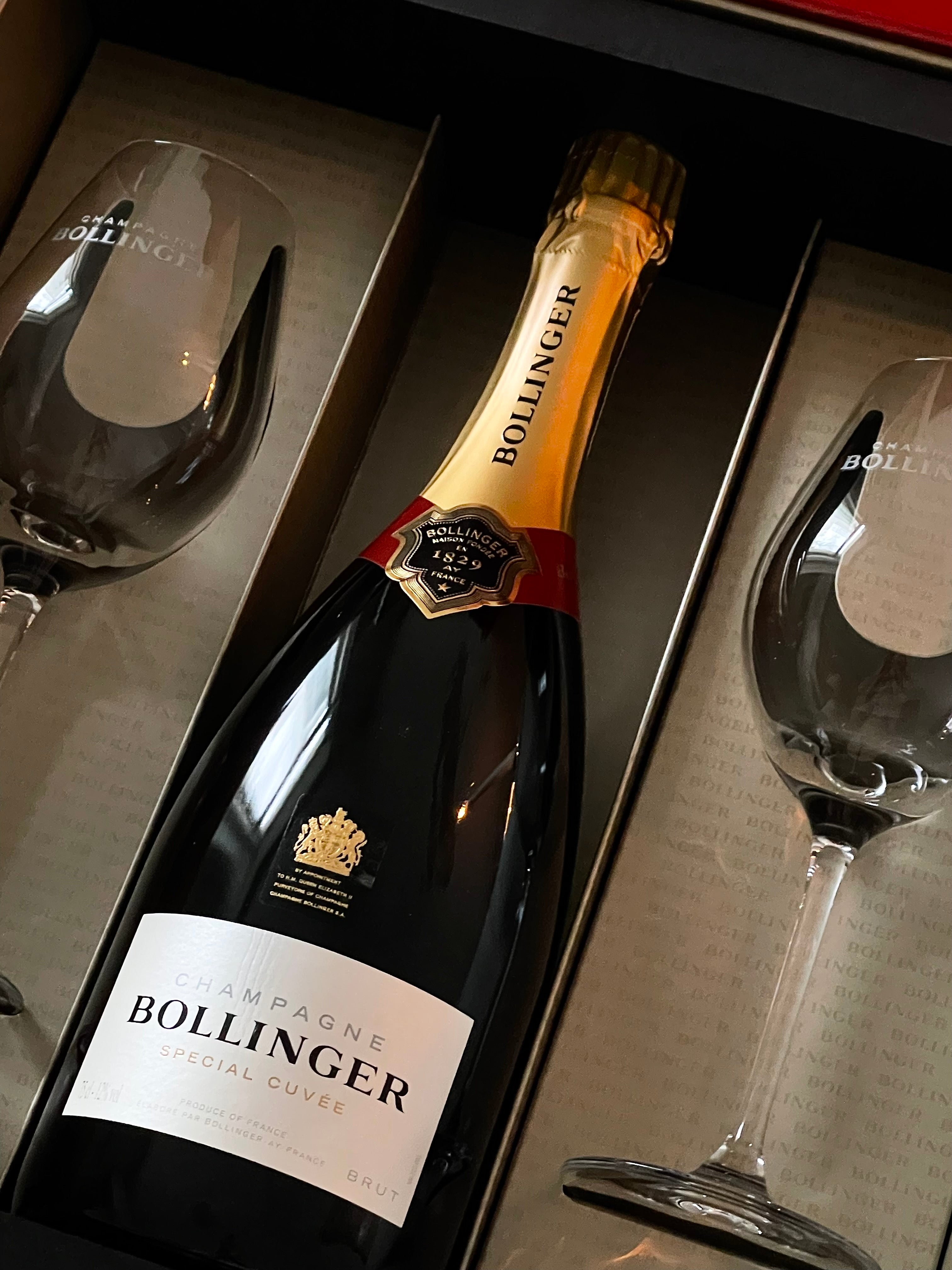 CHAMPAGNE BOLLINGER SPECIAL CUVÉE BRUT COFFRET 75 cL SET SE DVĚMI SKLENIČKAMI, GIFT BAG