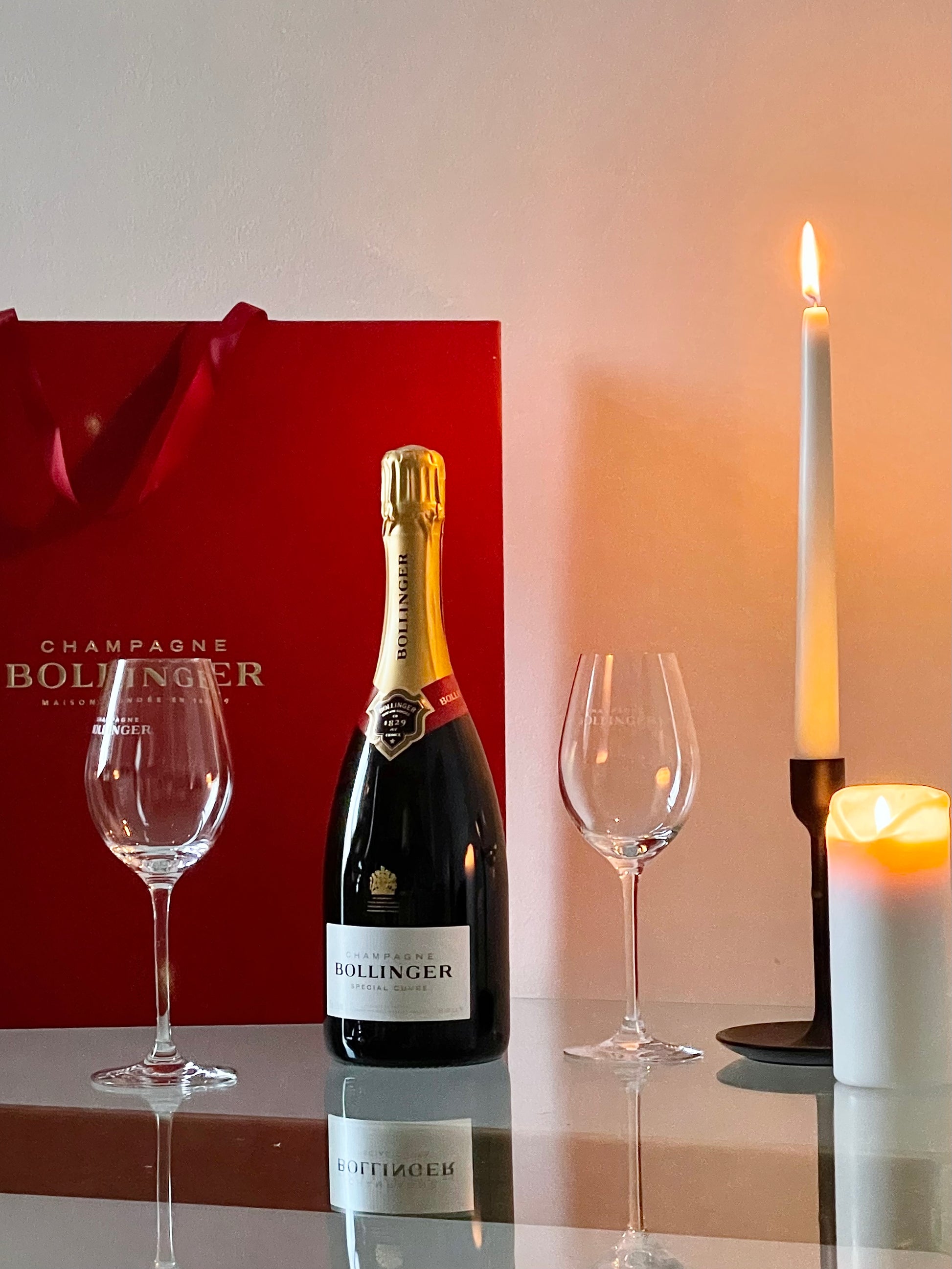 CHAMPAGNE BOLLINGER SPECIAL CUVÉE BRUT COFFRET 75 cL SET SE DVĚMI SKLENIČKAMI, GIFT BAG