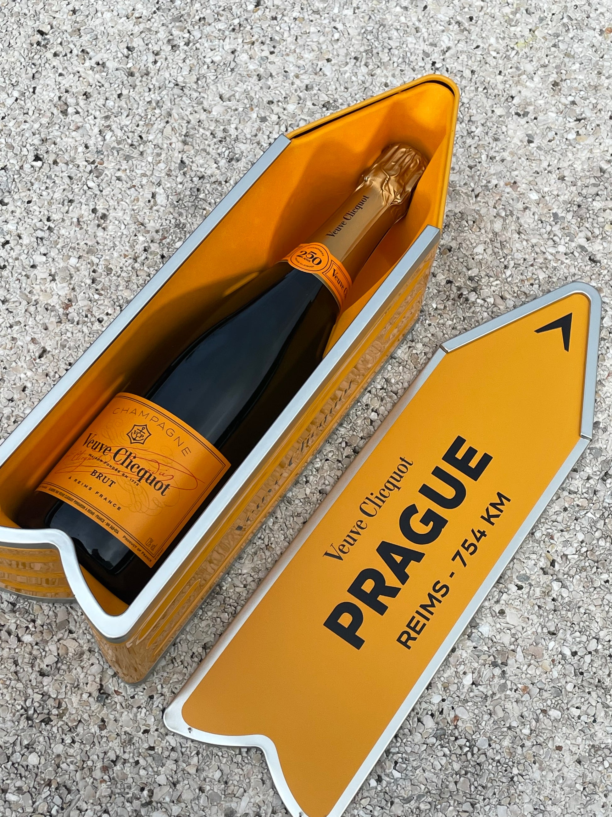 VEUVE CLICQUOT BRUT CLICQUOT ARROW 75 cL