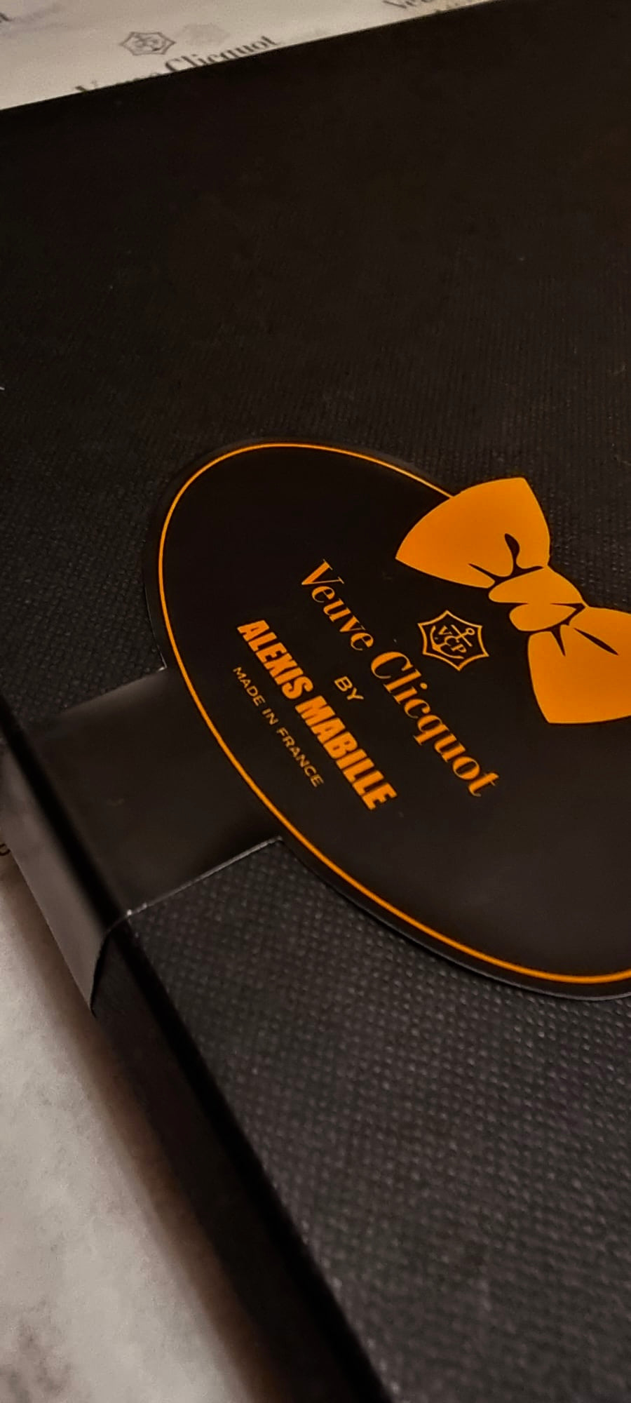 Veuve Clicquot x Mabille šátek ze 100 % hedvábí