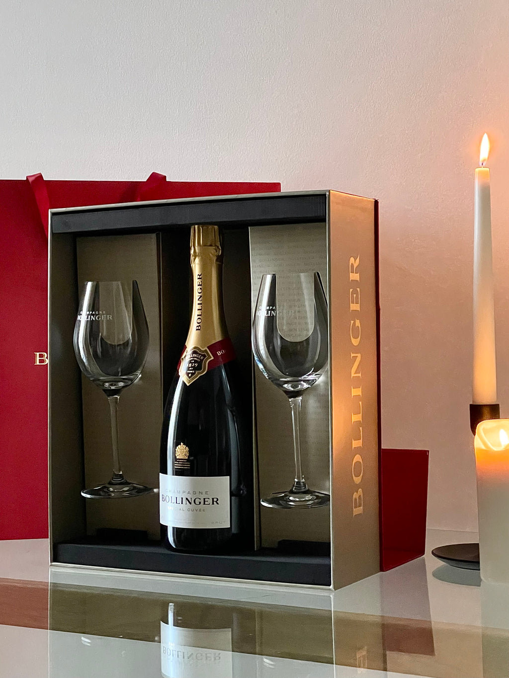 CHAMPAGNE BOLLINGER SPECIAL CUVÉE BRUT COFFRET 75 cL SET SE DVĚMI SKLENIČKAMI, GIFT BAG