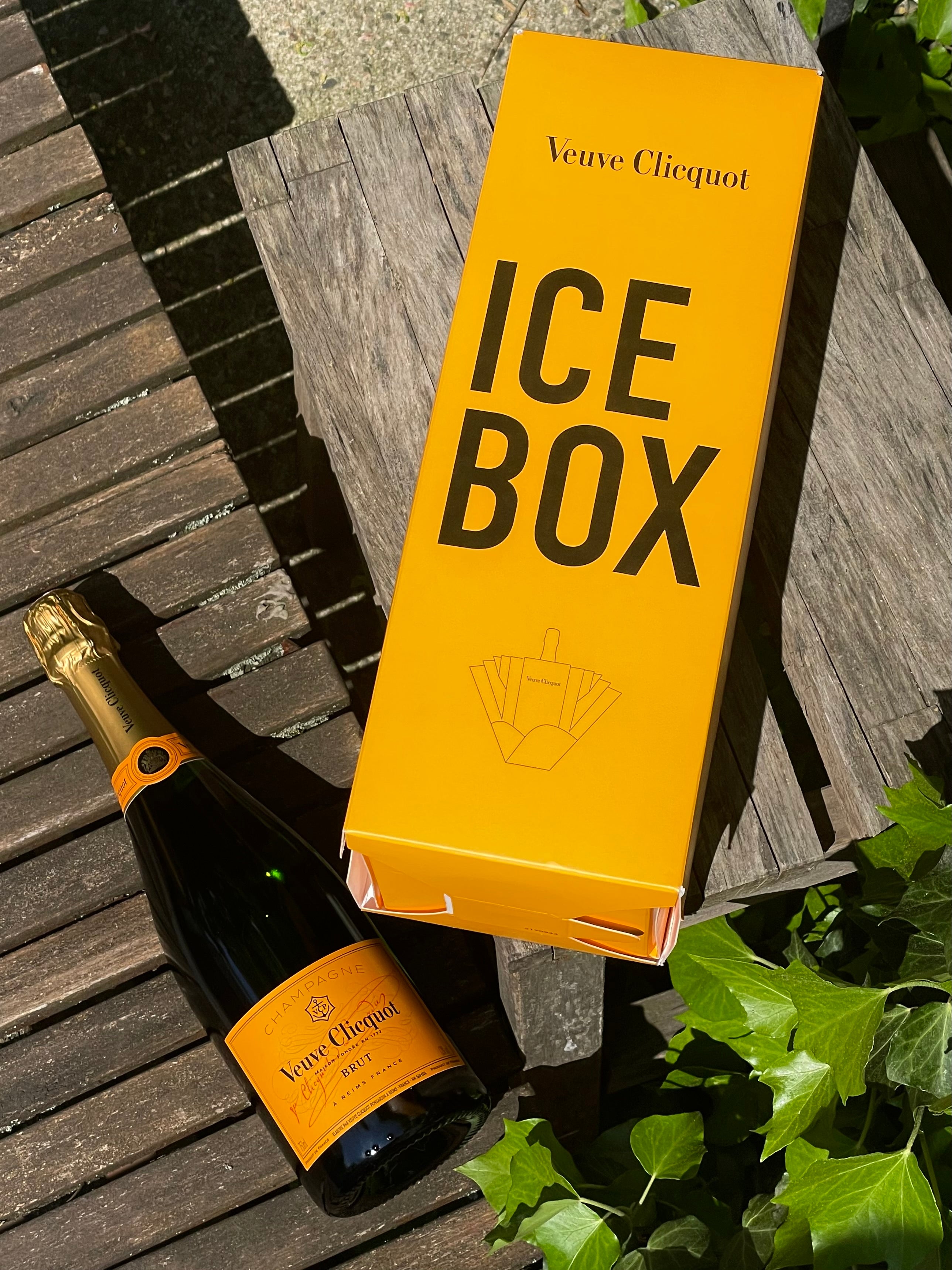 VEUVE CLICQUOT SOLAIRE CULTURE BRUT 250 ANS 75 cL GIFT ICE BOX