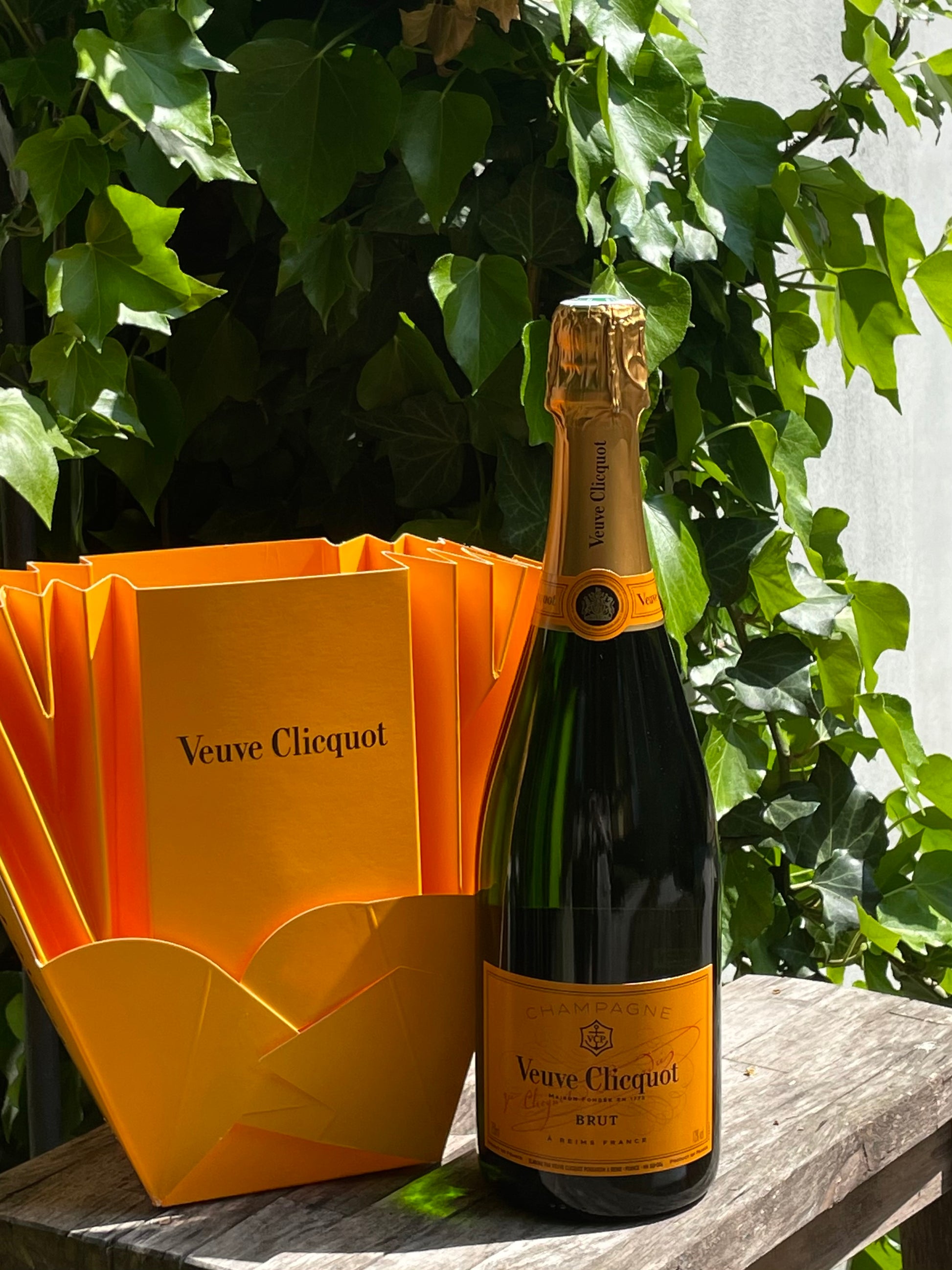 VEUVE CLICQUOT SOLAIRE CULTURE BRUT 250 ANS 75 cL GIFT BOX
