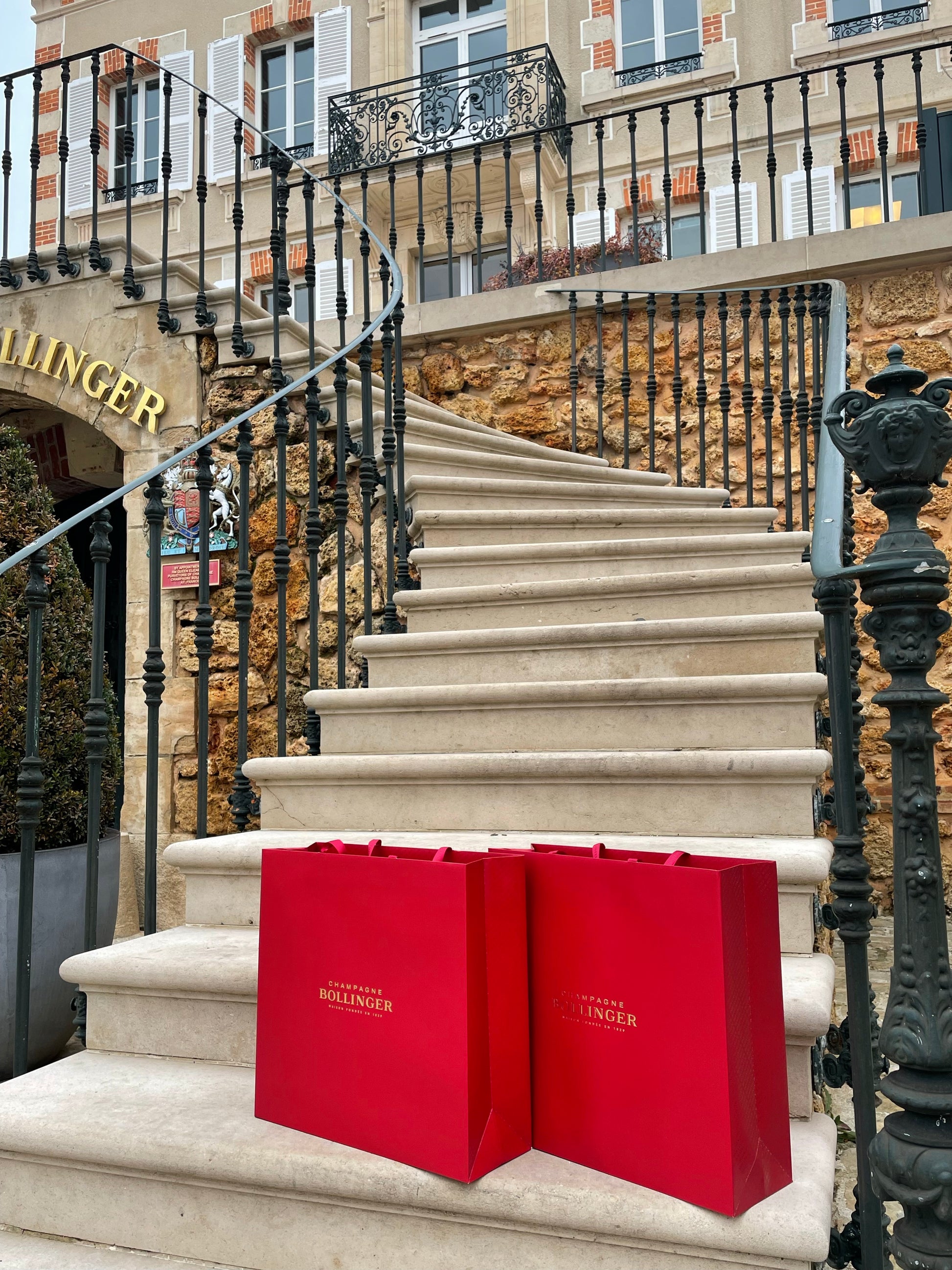 CHAMPAGNE BOLLINGER SPECIAL CUVÉE BRUT COFFRET 75 cL SET SE DVĚMI SKLENIČKAMI, GIFT BAG