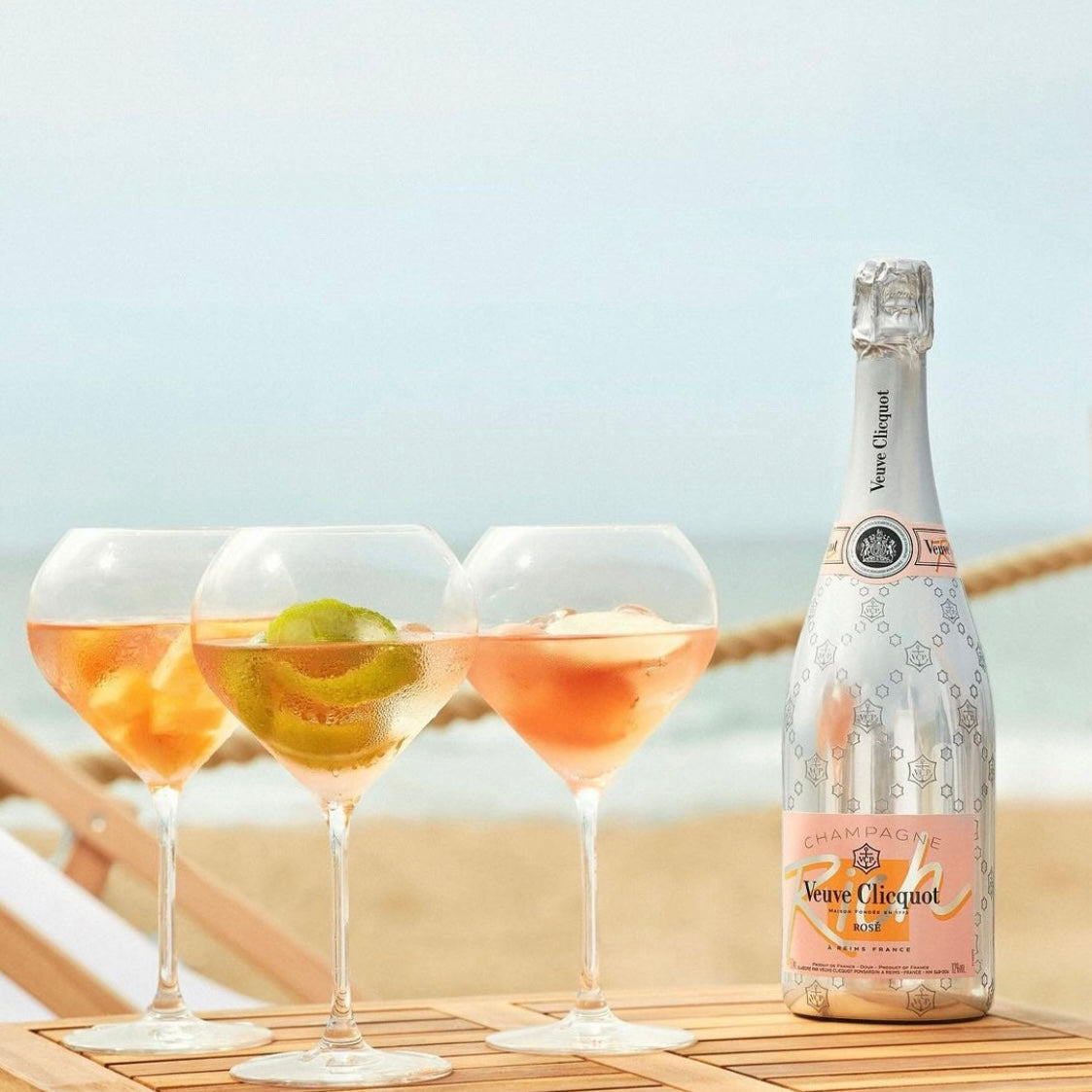 VEUVE CLICQUOT RICH CHAMPAGNE PLASTIC GLASS